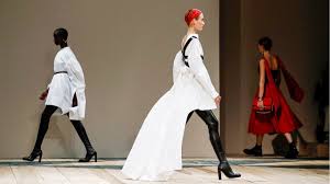 Alexander Mcqueen Fall Winter 2020 2021 Full Show Youtube Sarah burton and team alexander mcqueen did like so many other designers this year and created collections, seemingly, out of nothing. alexander mcqueen fall winter 2020 2021 full show