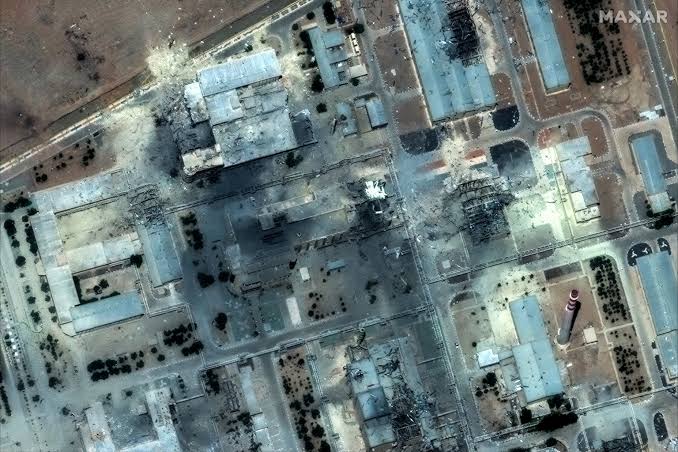 Aerial view of Iranian nuclear facilities and administrative buildings.