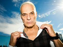 The move proved to be a good one because while attending pasadena community college, david hooked up with the van halen brothers and michael. David Lee Roth Net Worth How Much Is The 80s Rockstar Worth Now Otakukart