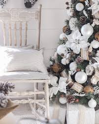 1 238 Likes 26 Comments Liz Fourez Lizlovegrowswild On Instagram What Li Christmas Tree Inspiration Christmas Decorations Bedroom White Christmas Decor