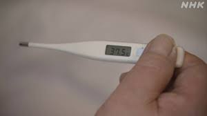 発熱目安は37度5分以上？専門家「数値挙げるのは控えるべき」 | NHKニュース