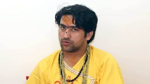Bageshwar Dham Chief Dhirendra Shastri Says We have no problem with Muslims | बागेश्वर धाम के धीरेंद्र शास्त्री बोले- 'हमें मुसलमानों से कोई दिक्कत नहीं है, पर कायदे...'