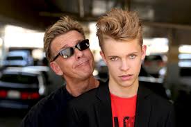 Billy idol (sms) músico de rock británico (es); Peter Kluge On Twitter Photo Bombing Young Billy Idol Ian Foyo Impactartistsgroup Http T Co 0zzs8anb9m