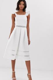 Los vestidos cortos son los más apropiados para las bodas de día. Protocolo De Bodas Como Vestir Y Que Puedes Llevar
