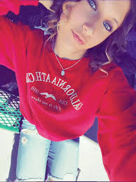 Sara Brackett's Instagram, Twitter & Facebook