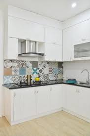 Dissimulée derrière un claustra, dynamisée avec des touches de couleur, relookée avec des matériaux modernes. Cuisine Noire Et Blanche Nos 39 Credences Preferees