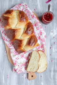 Hallo Ihr Lieben Der Hefezopf Ist Ein Kostlicher Klassiker Und Fur Geniesser Das Perfekte Fruhstuck Hier Is Hefezopf Rezept Einfach Hefezopf Bester Hefezopf