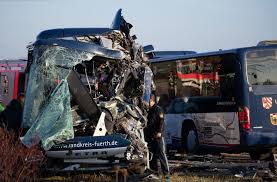 San bernardino tunnel (a13) zwischen thusis und mesocco, st. Schwerer Unfall In Bayern Busse Stossen Frontal Zusammen Viele Verletzte Panorama Stuttgarter Zeitung