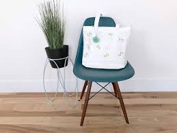 To tell you the truth, it is perfect sewing project for beginners! Diy Canvas Tote Bag With A Modern Design Kraft Mint Blog