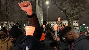 The shooter proceeds flee the scene of the shooting and is followed by a bunch of protesters who attempt to. Zplcmyscgbg Jm