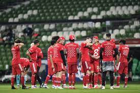 Munich deservedly won their eighth straight championship title. Fc Bayern Bilder Der Meisterfeier Im Stillen Stadion Sport Sz De