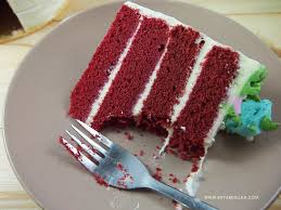 Anda boleh cuba sendiri buat kek baldu merah di rumah. Kek Red Velvet Lebih Gebu Dan Sedap