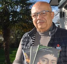 Theix-Noyalo. Il publie le troisième tome de sa trilogie élisabéthaine