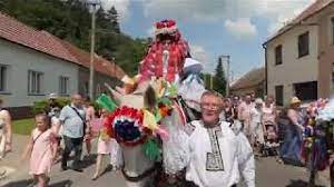 Je to studnice vzorů a námětů, kterou vytvořili naši předkové. Slovacko Folklor A Tradice Youtube