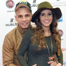 Hier könnt ihr sehen, was was passiert ist! Pietro Lombardi Und Sarah Engels Geruchte Um Namen Des Dsds Babys Stern De