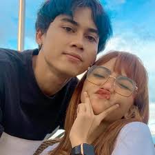 6 Momen Mesra Syahiba Saufa dan James Alodi Putra, Selalu Romantis