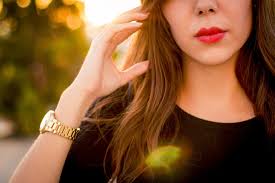 On a romantic getaway to iceland, a young american couple wake up one morning to discover every person on earth has disappeared. Gambar Orang Bokeh Gadis Wanita Model Keemasan Merah Warna Mode Raut Wajah Bibir Hairstyle Tersenyum Rambut Panjang Menghadapi Gaun Emas Jam Tangan Mata Kepala Kulit Keindahan Seksi Berambut Pirang Pemotretan Rambut
