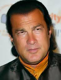 Seagal was born in lansing, michigan. Stiven Sigal Persony Etvnet