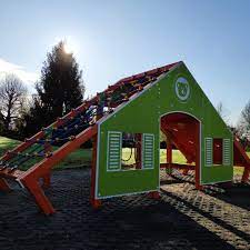 La Casa Di Koe La Nuova Struttura Ludica Tutta Da Arrampicare Visita Il Nuovo Parco Giochi A Carnate Mb Stileurbano Parcogiochi G House Styles House Cabin