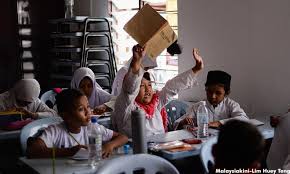 Puluhan ribu orang rohingya telah meninggalkan negara bagian rakhine, myanmar, menyelamatkan diri dari kekerasan. Malaysiakini Pelarian Rohingya Tak Ada Hak Tapi Kanak Kanak Boleh Dapat Pendidikan Alternatif