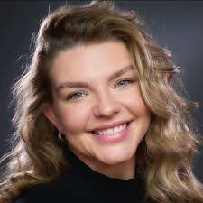 Zoe Pennington's Instagram, Twitter & Facebook