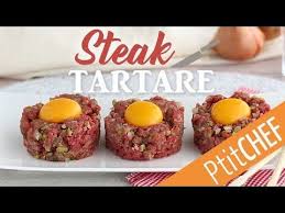 Le Steak Tartare Est Un Plat Incontournable Des Restaurants Francais Et Souvent On N En Mange Jamais A La Maison Avec Pt Steak Tartare Recette Recette Facile
