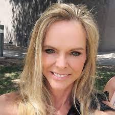 Shelly Slinker's Instagram, Twitter & Facebook