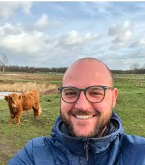 To all managers and senior people in financial markets: please stop doing  this. When you hire a new person in your firm, do not: 1) Promise the job  will include specific interesting