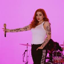 She is an actress and composer, known for rojo: Z5jg8uollilmxm