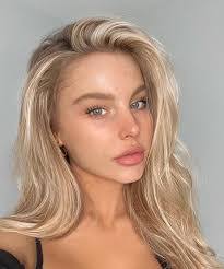 Manuela Cooper's Instagram, Twitter & Facebook