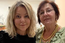 Fundraiser by Jenya K : Fighting for mom, holding family together.