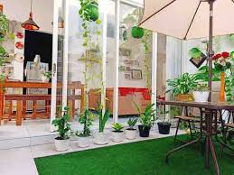 Selain itu, anda juga dapat menanam beberapa rumput hias di space yang tersedia di halaman rumah anda. 15 Cara Menata Pot Bunga Di Teras Depan Rumah