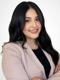 Karen Lanman's Instagram, Twitter & Facebook