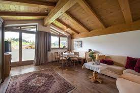 Der alpenstil kann eben auch cool und modern sein. Appartements Haus Alpin Ellmau Am Wilden Kaiser