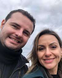 Feliz dia para quem cuida, ama, proteje, ensina e inspira! Feliz dia das  mães!!! Te amo muito @jane.marinello