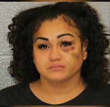 He text his wife and his girlfriend went off😩