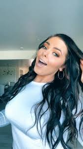 Miranda Maness's Instagram, Twitter & Facebook