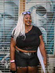 Sisi Rose's pussy play is sweet and makes her giggle