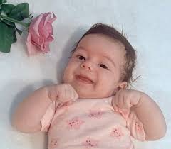 collected* Looking to donate some of my frozen milk. Collected from May  until today (baby is 5.5 months). Located in Canning town, London. Non  drinker/smoker, eat halal and take breastfeeding vitamins.