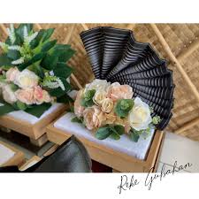 Gubahan hantaran coklat ferrero rocher yang mudah dan simple.cepat dan ringkas kami merupakan pembekal barangan. Idea Hantaran Cream Light Peach Light Peach Light Peach