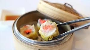 Misalnya bubur ayam sukabumi memiliki ciri khas menambahkan telur ayam kampung mentah yang diletakkan di atas bubur yang masih panas sehingga telur bisa termasak setengah matang. 5 Resep Dimsum Kukus Rumahan Yang Lembut Lifestyle Fimela Com