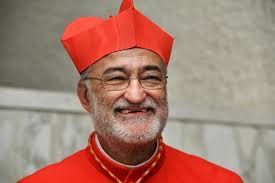 El cardenal Cristóbal López Romero (72 años), salesiano de origen español y actual arzobispo de Rabat, Marruecos, se destaca por su liderazgo firme y autoritario ⚡, combinado con un compromiso decidido hacia