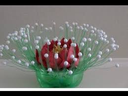 как сделать подарок на 8 марта маме и бабушке Podarok Mame Svoimi Rukami X2f Plastic Bottles Transformed To Lovely Flower Podelki Butylka Podelki Pererabotannye Podelki Iskusstvo Iz Plastikovyh Butylok