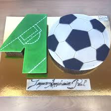 Gateau En Forme De Chiffre Sur Le Theme Du Foot Decoration En Pate D Amande Gateau Anniversaire Pate D Amande Forme