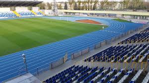 Andrzej niewulis walczy o piłkę z aleksandarem kolewem (fot. Tak Wyglada Stadion W Mielcu Zdjecia Inzynieria Com