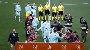 90'+3' ¡tarjeta amarilla para pique y para yerry mina! Laliga Levante 5 4 Barcelona Barcelona Player Ratings Vs Levante Yerry Mina Had An Evening To Forget Marca In English