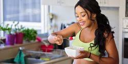Salah satu cara mengatasi mual saat hamil adalah dengan melakukan sarapan tepat setiap hari. 9 Makanan Sehat Untuk Ibu Hamil Trimester Pertama Bisa Cegah Gejala Mual Dan Muntah Merdeka Com