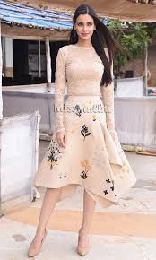 Deepika padukone is currently a popular actress in india. Deepika Padukone Height Ameesha Patel Fans