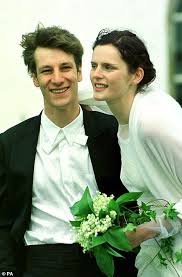 Arrangements for a memorial service will be announced at a later date. in 1998, after announcing her first pregnancy with her photographer boyfriend david lasnet, tennant retired from the industry. Wlou3aohwf0ngm