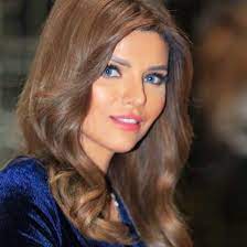 الصحي وسط صمت كامل من اسرتها، التي رفضت تماما الكشف عن طبيعة مرض إيمان، واكتفت بتأكيد حدوث إهمال طبي كاد أن يقضي على حياتها. Ø§ÙŠÙ…Ø§Ù† Ø§Ù„Ø­ØµØ±ÙŠ ØªØ«ÙŠØ± Ø§Ù„ØªØ³Ø§Ø¤Ù„Ø§Øª Ø§Ù„ÙƒØ«ÙŠØ±Ø© Ø­ÙˆÙ„ ØµØ­ØªÙ‡Ø§ ÙÙŠ Ø§Ù„Ø§ÙˆÙ†Ø© Ø§Ù„Ø§Ø®ÙŠØ±Ø© Ø£Ù†ÙˆØ«Ø©